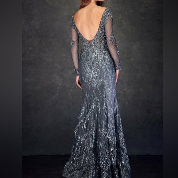 Formal dress - Picture 5 of 9